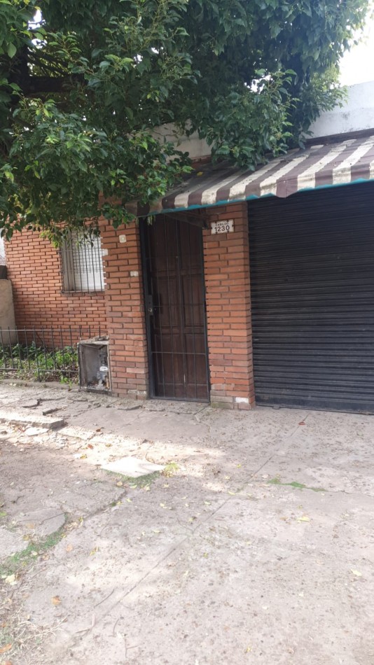 venta oportunidad casa con local en Adolfo Sourdeaux