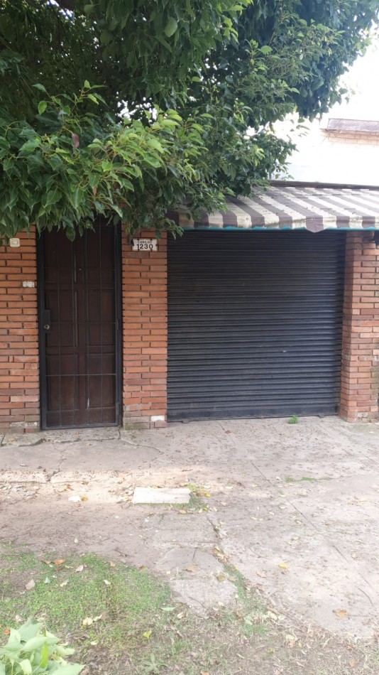venta oportunidad casa con local en Adolfo Sourdeaux