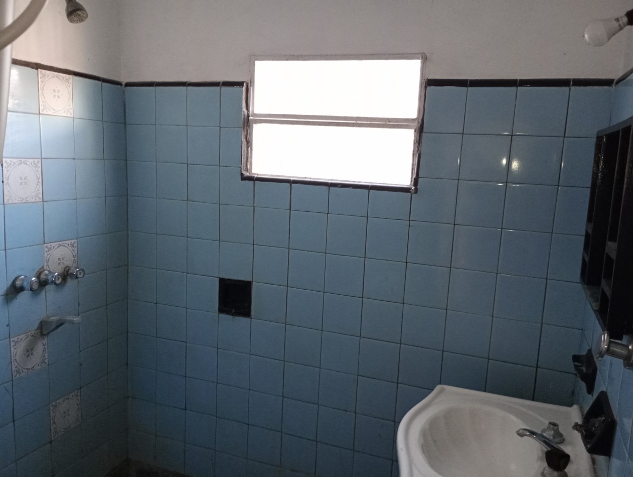 venta oportunidad casa con local en Adolfo Sourdeaux