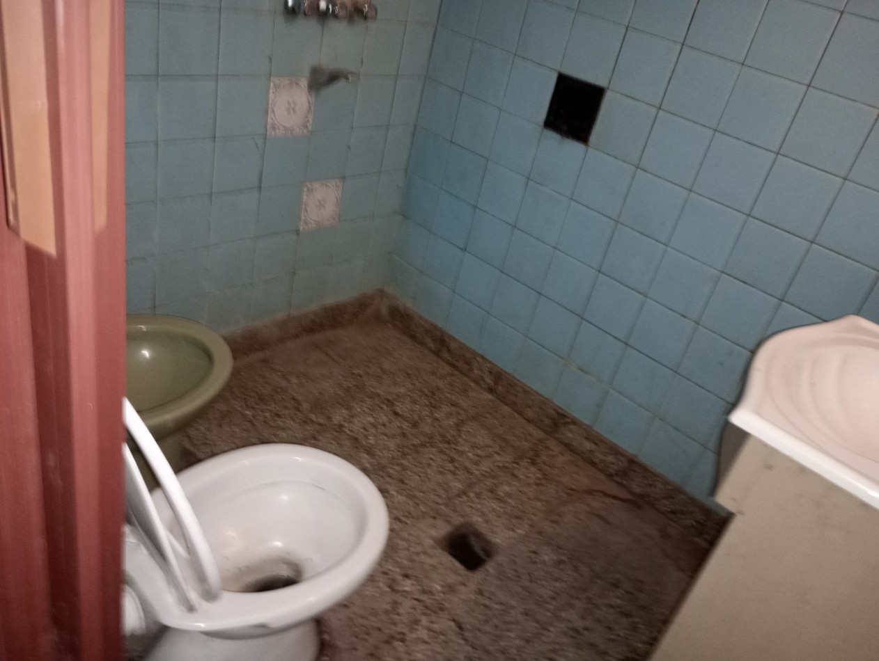 venta oportunidad casa con local en Adolfo Sourdeaux