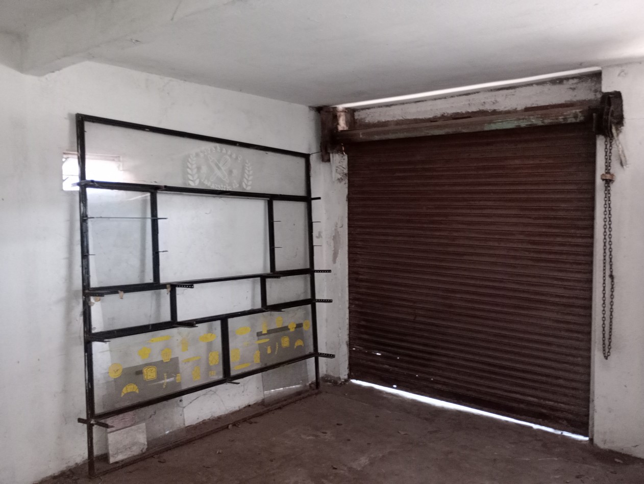 venta oportunidad casa con local en Adolfo Sourdeaux