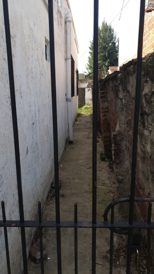 venta oportunidad casa con local en Adolfo Sourdeaux