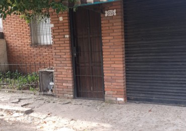 venta oportunidad casa con local en Adolfo Sourdeaux